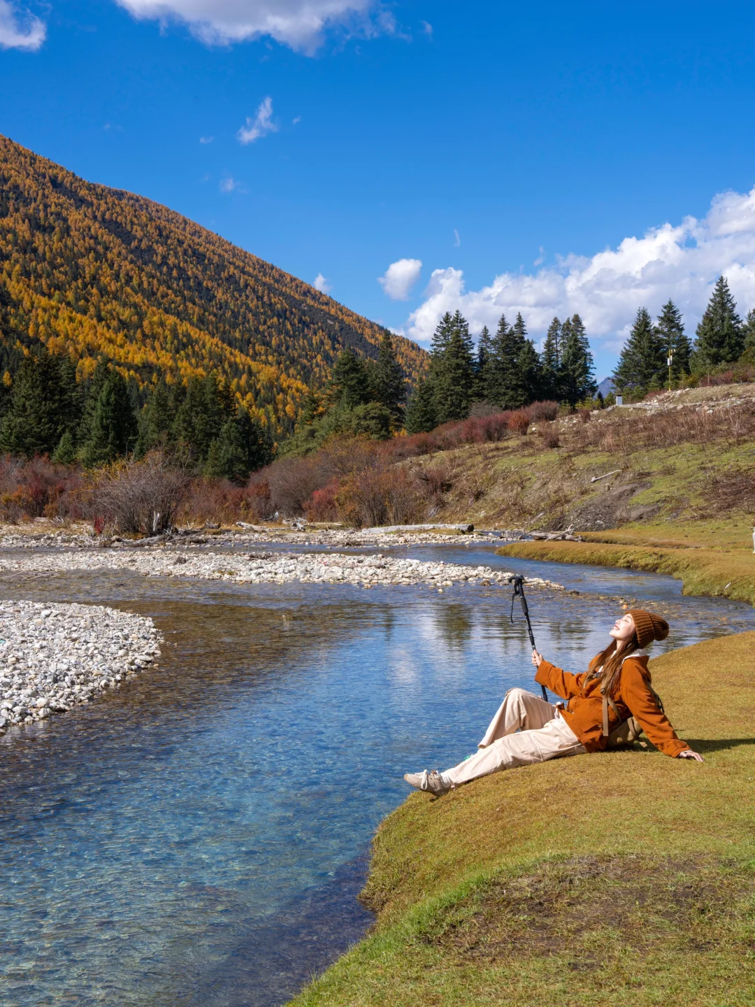 雪山、彩林、小溪，这就是川西封神的秋天🍂