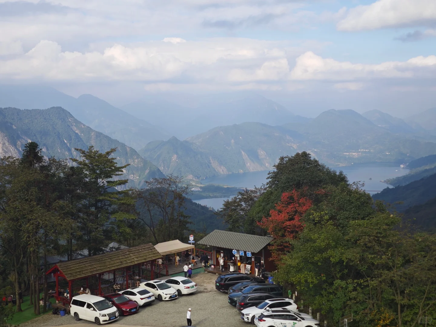 成都出发1.5h，邂逅绝美云端山顶，无滤镜