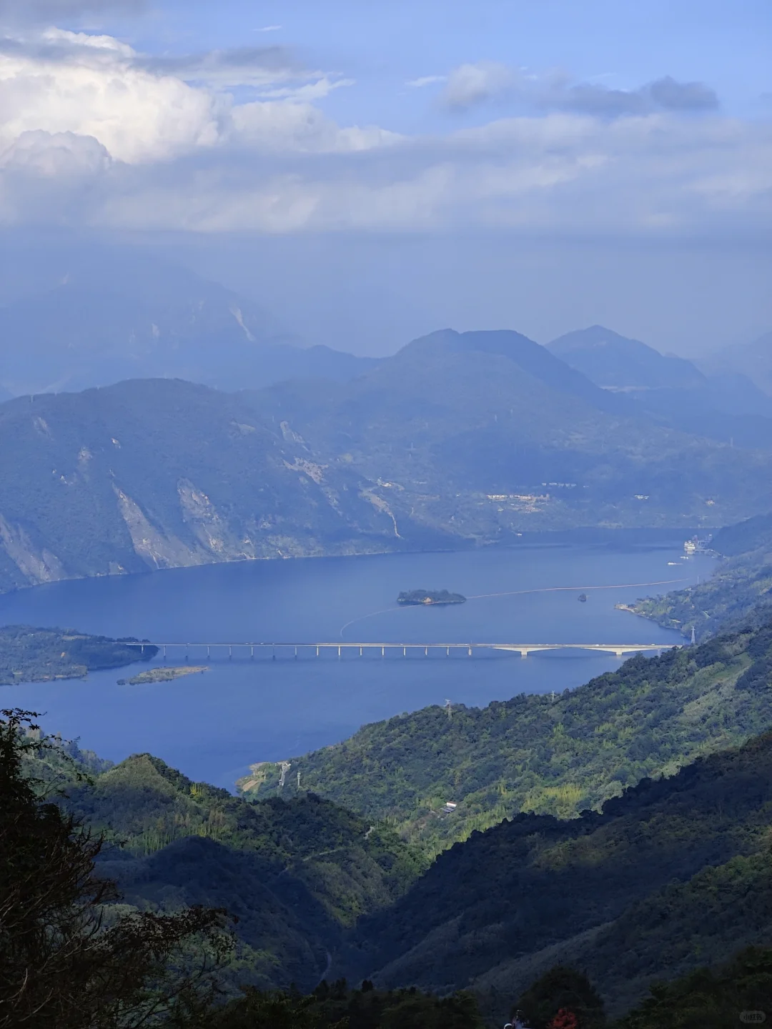 成都出发1.5h，邂逅绝美云端山顶，无滤镜