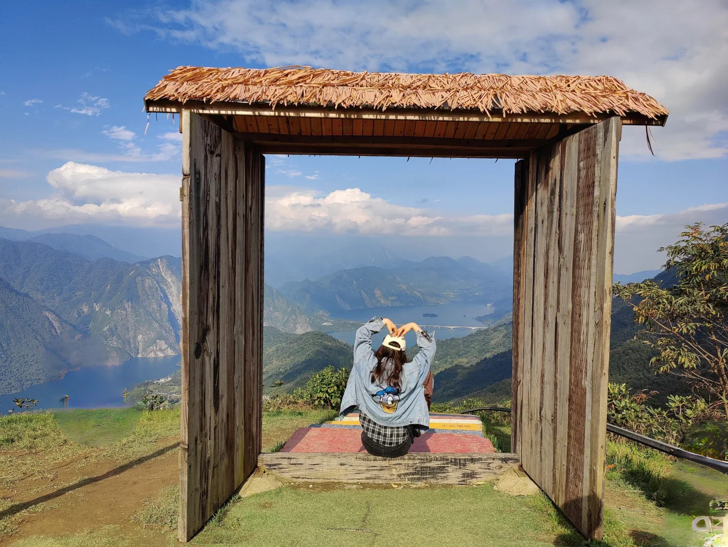 成都出发1.5h，邂逅绝美云端山顶，无滤镜