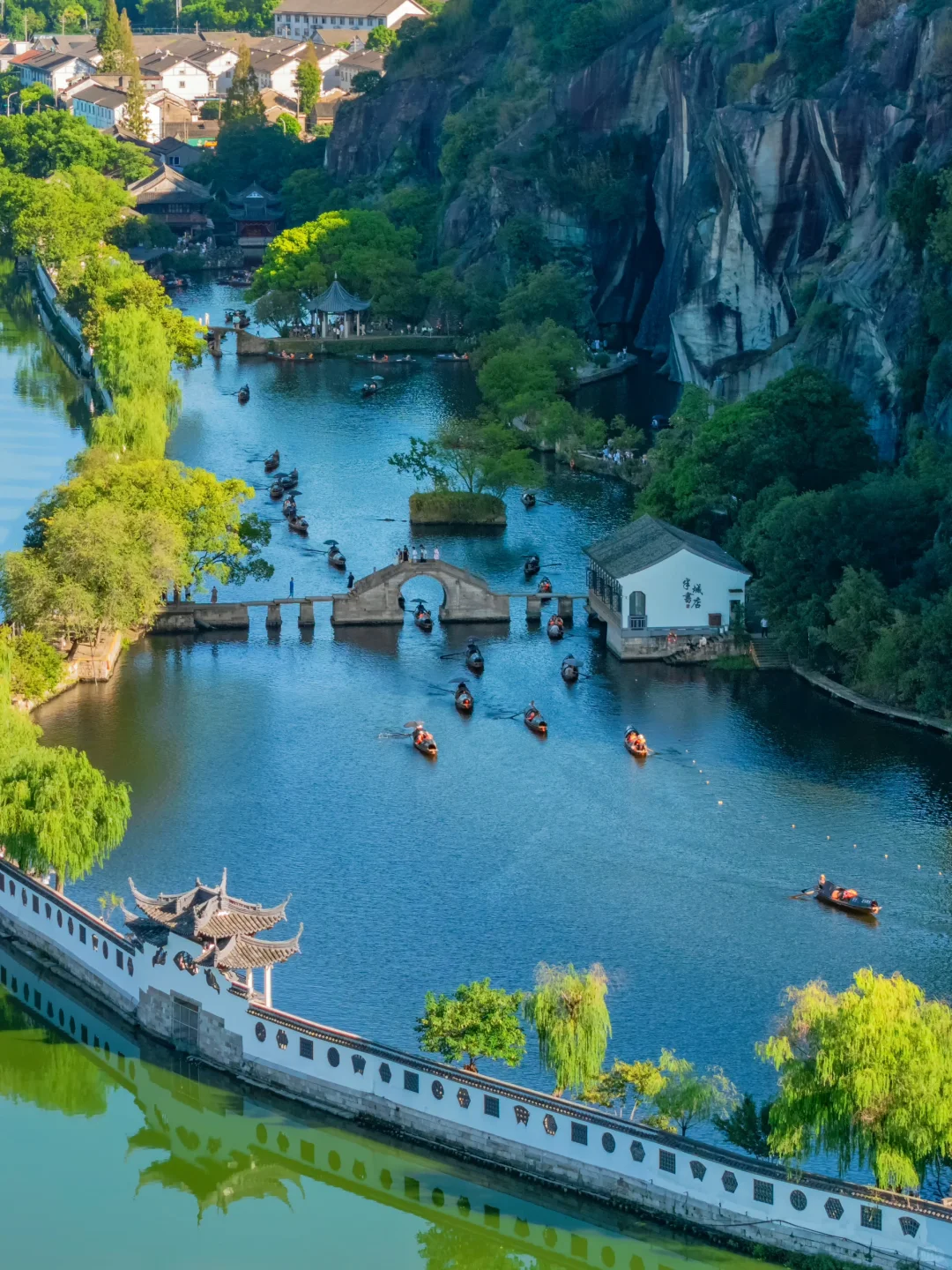 迄今为止，我最喜欢的冬季旅游城市出现了…