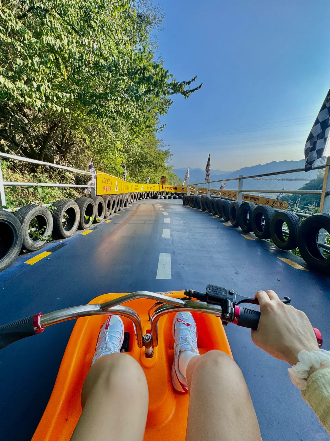 第一次在山间里坐真人QQ飞车太刺激了‼️