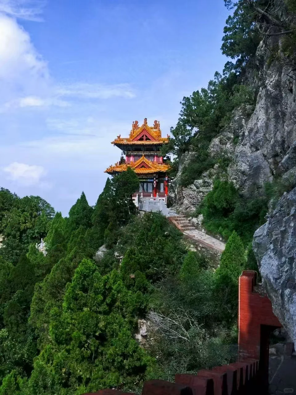 太原周边冬日必打卡:王家大院、石膏山、红崖