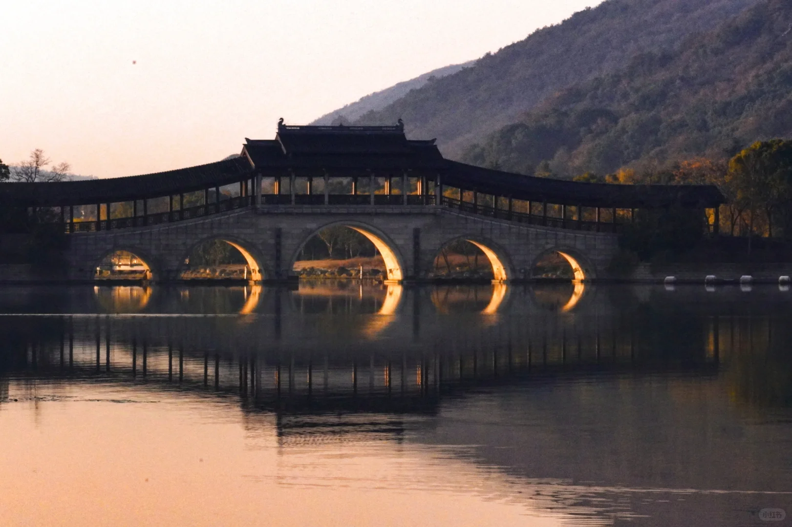 无锡冬日奇观限定‼️金光穿孔 福耀人间✨