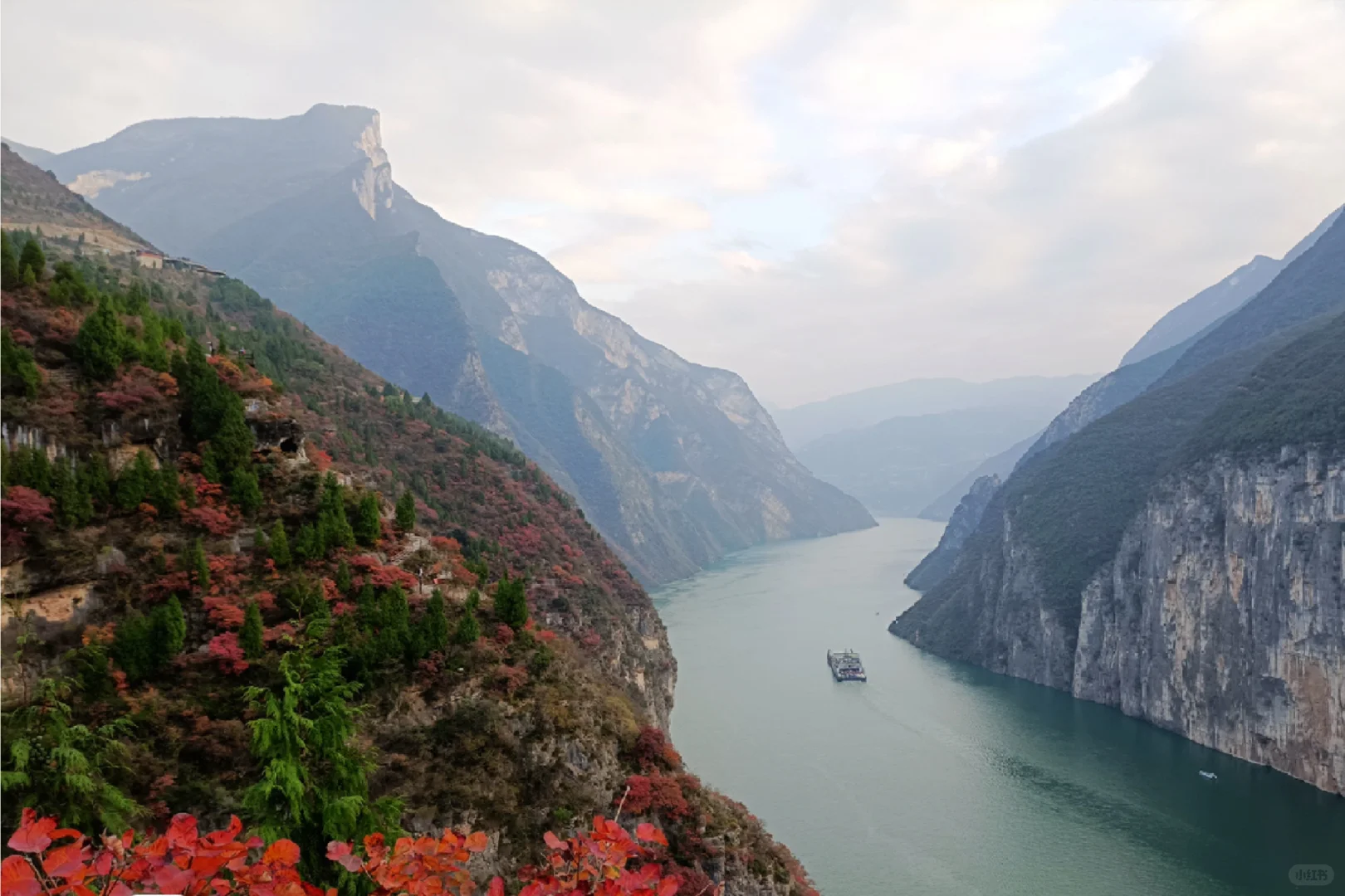 秋天太美了！三峡之巅赏红叶超全攻略