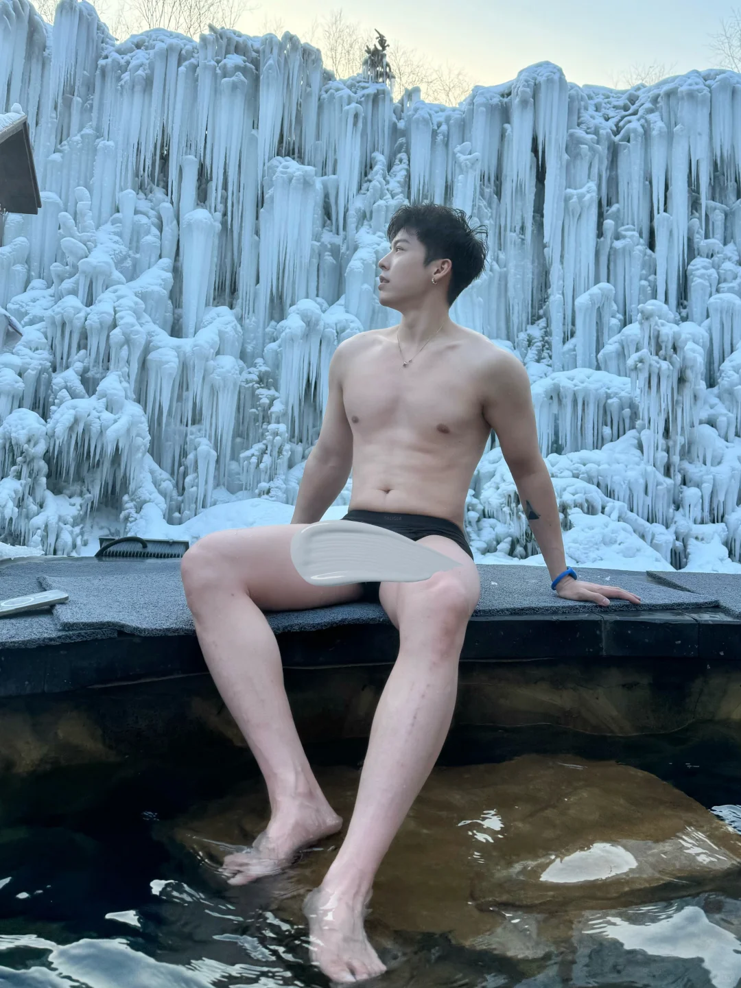 长白山蓝景温泉，雪地里的蓝调时刻