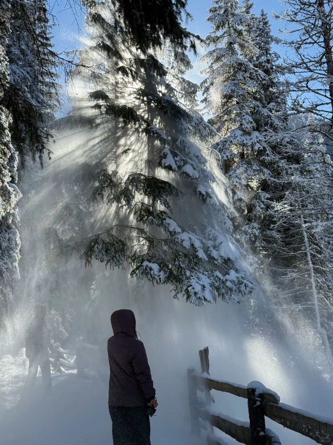 乌市周边游|1h车程的庙尔沟绝美蓝冰瀑布!
