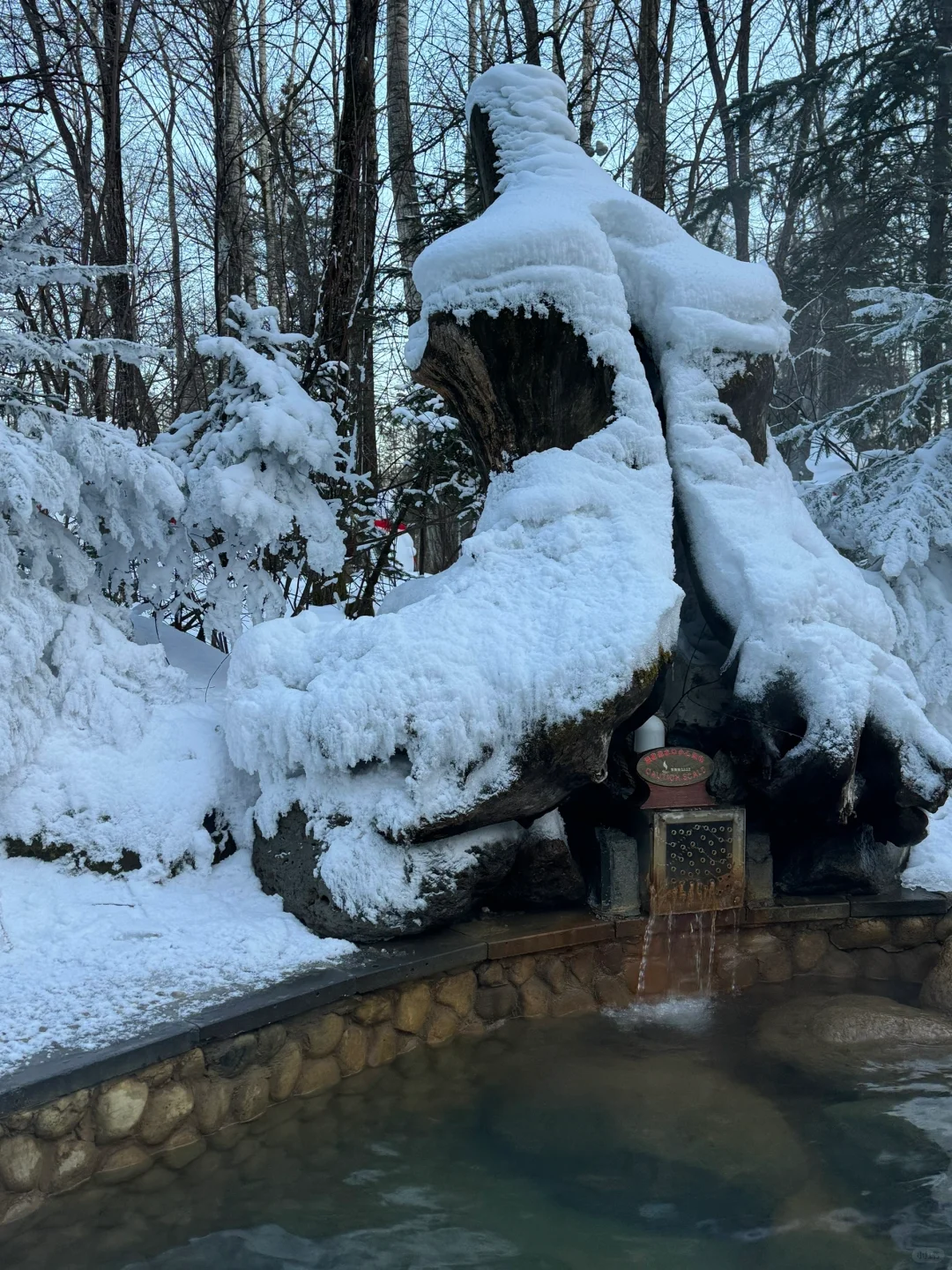 长白山蓝景温泉，雪地里的蓝调时刻
