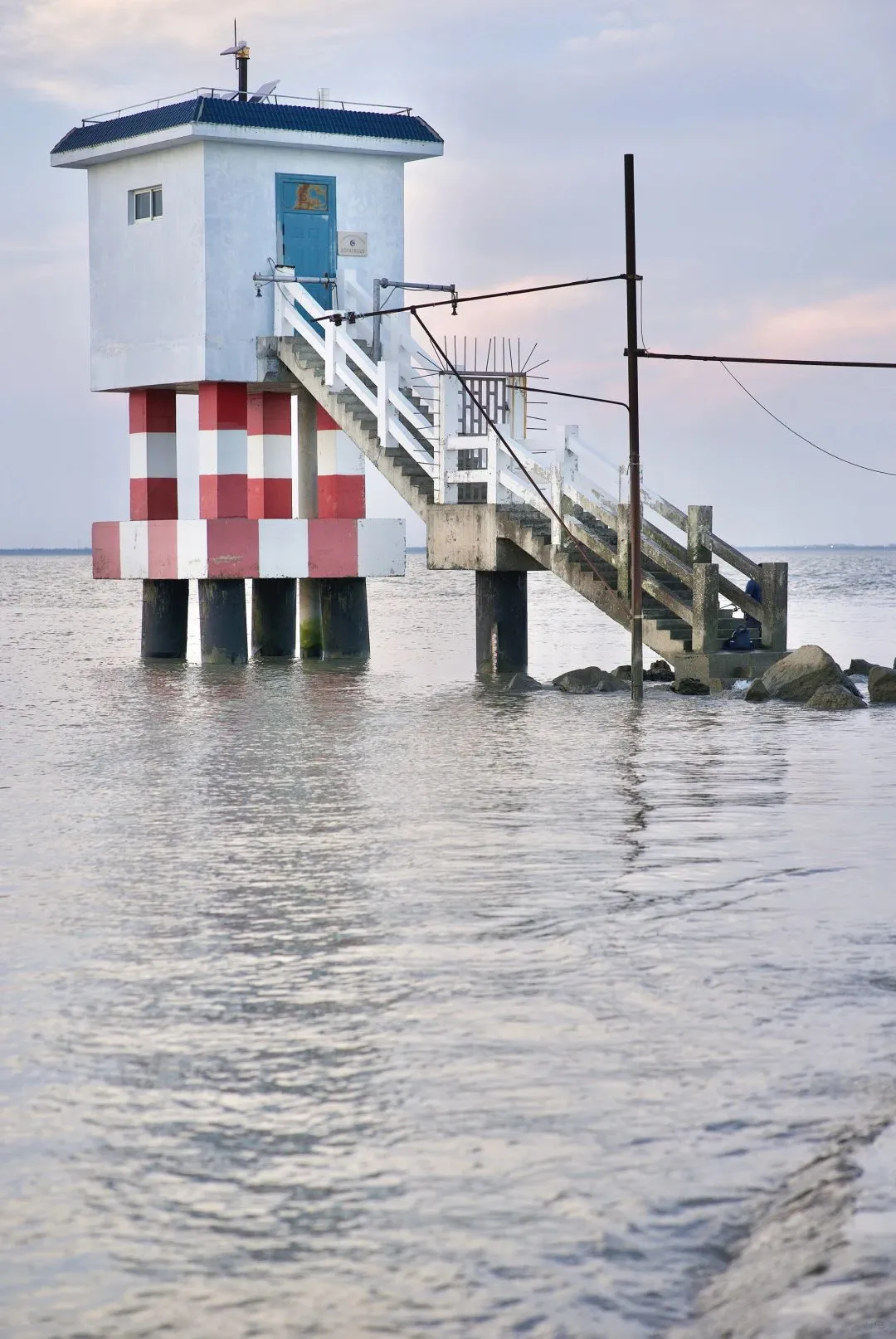 叫爸妈不要在家“秋”腊肉啦!出去耍~
