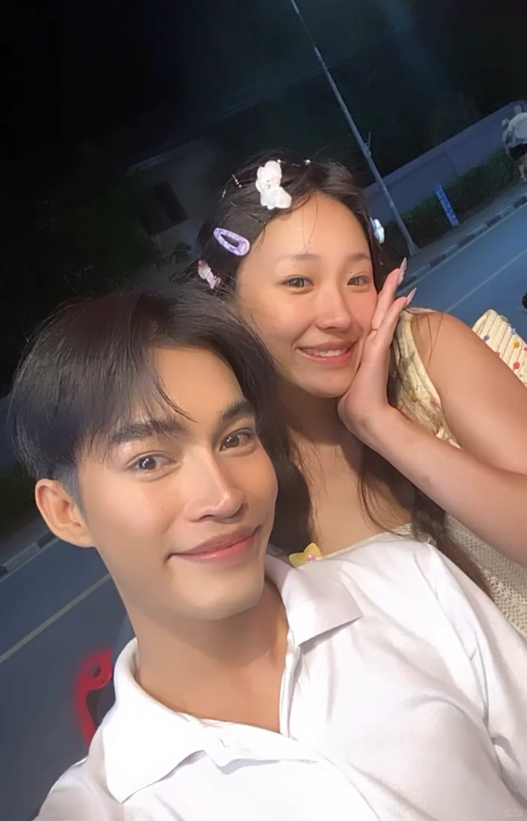 因为个子高在国外经常被拍合照