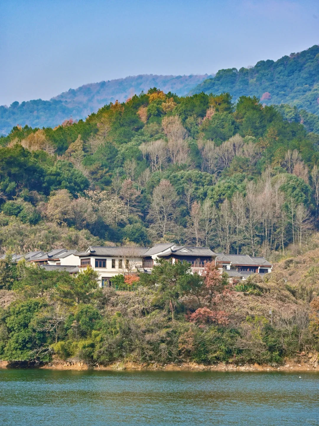 没想到！宁波0.5h藏着一条绝美山水徒步路线