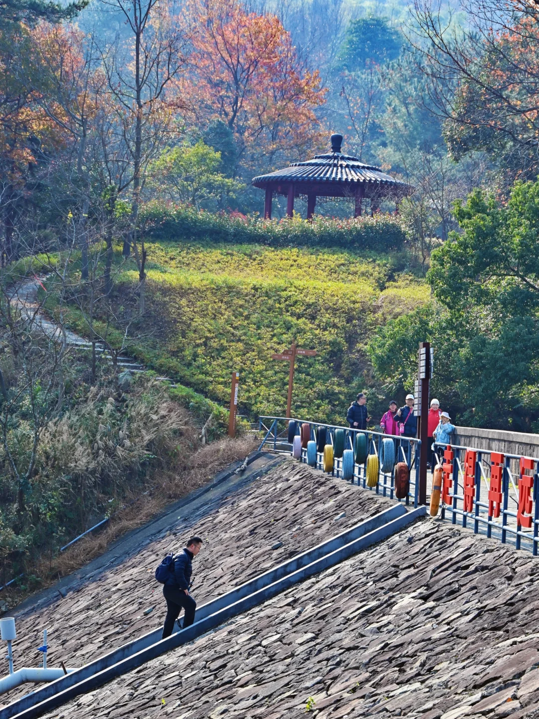 没想到！宁波0.5h藏着一条绝美山水徒步路线