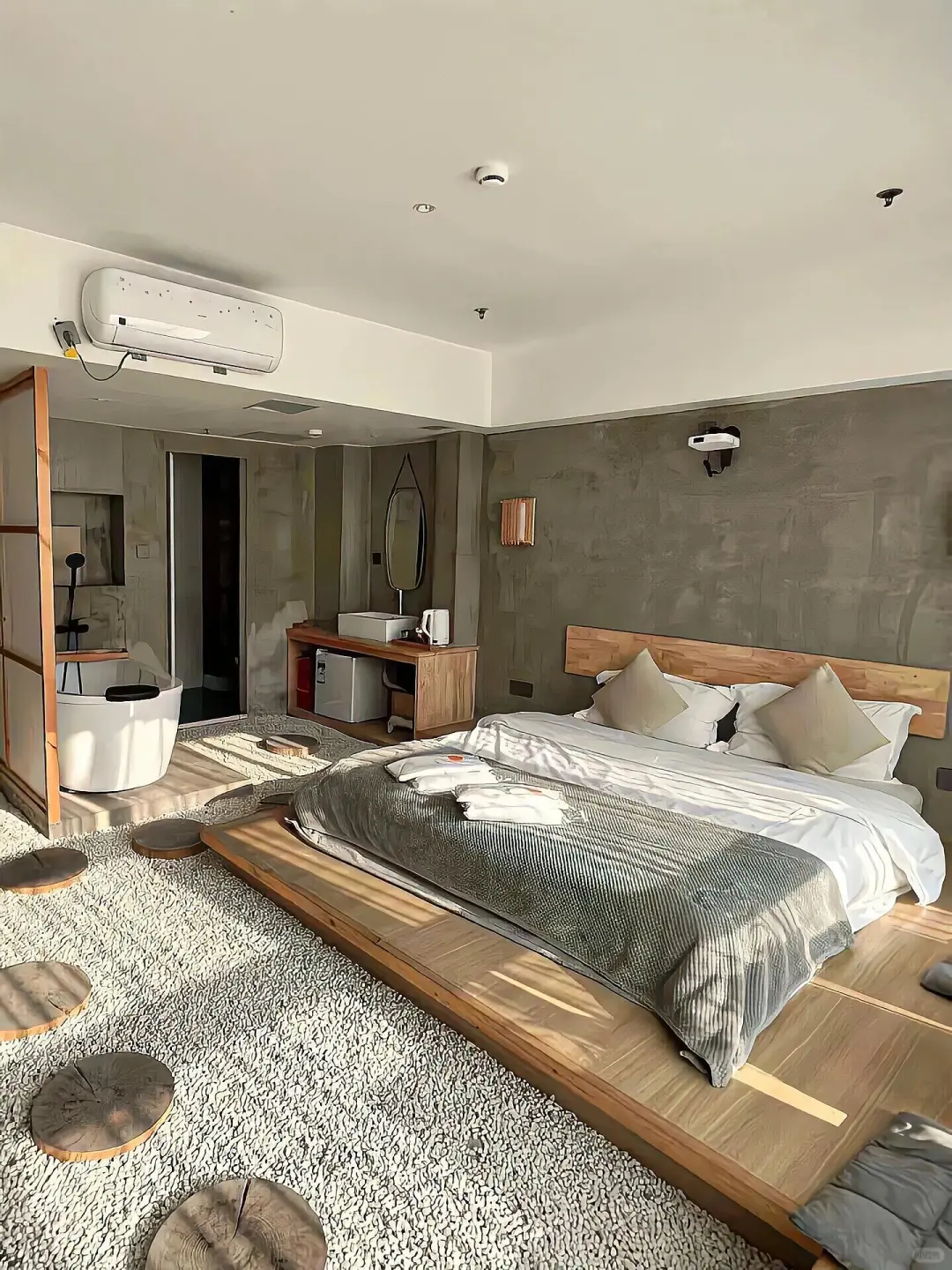 南京！！新街口！！128俩人😭😭不想退房