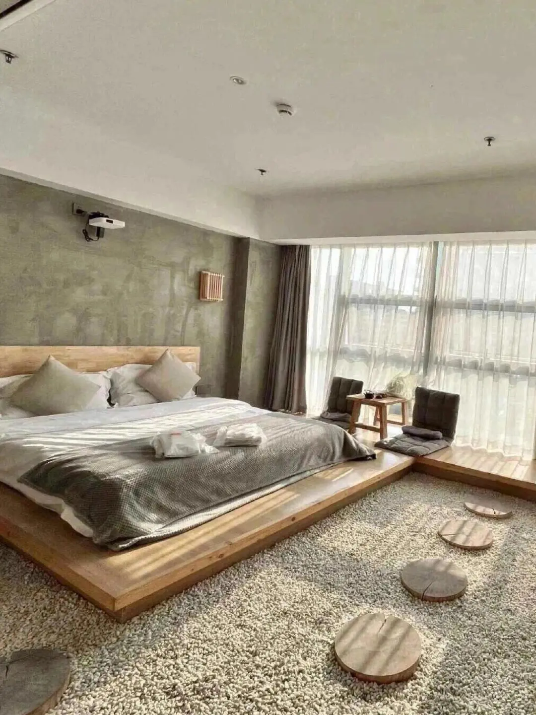 南京！！新街口！！128俩人😭😭不想退房