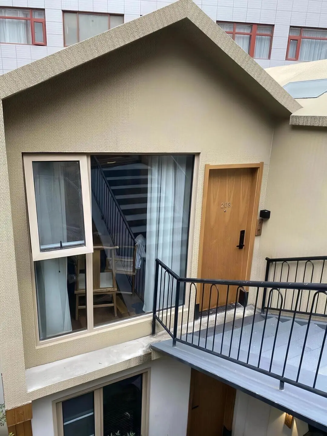 南京！！新街口！！128俩人😭😭不想退房