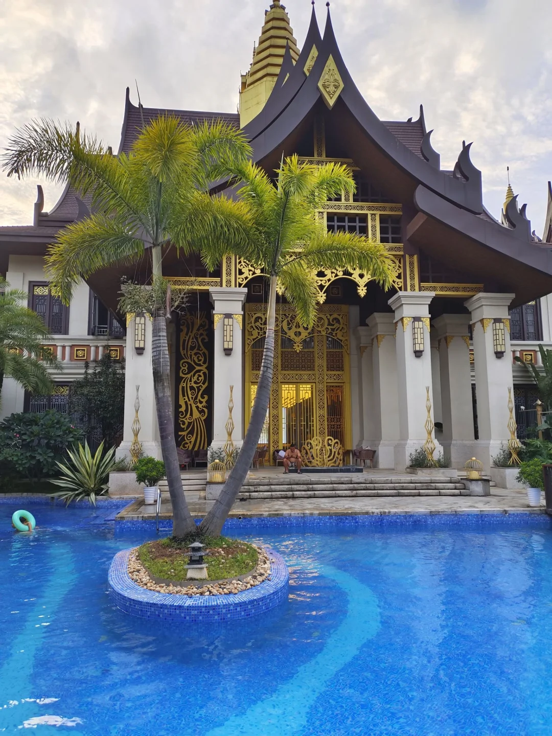 芒市！！度假酒店！！太city了！！