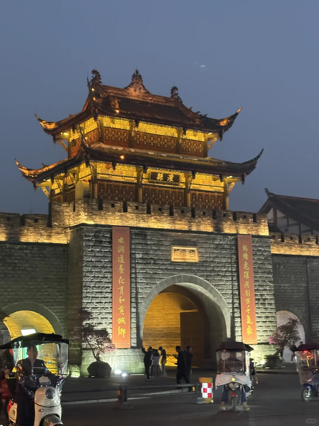 成都-都江堰-熊猫谷👉包这种🚗,太宽敞啦!