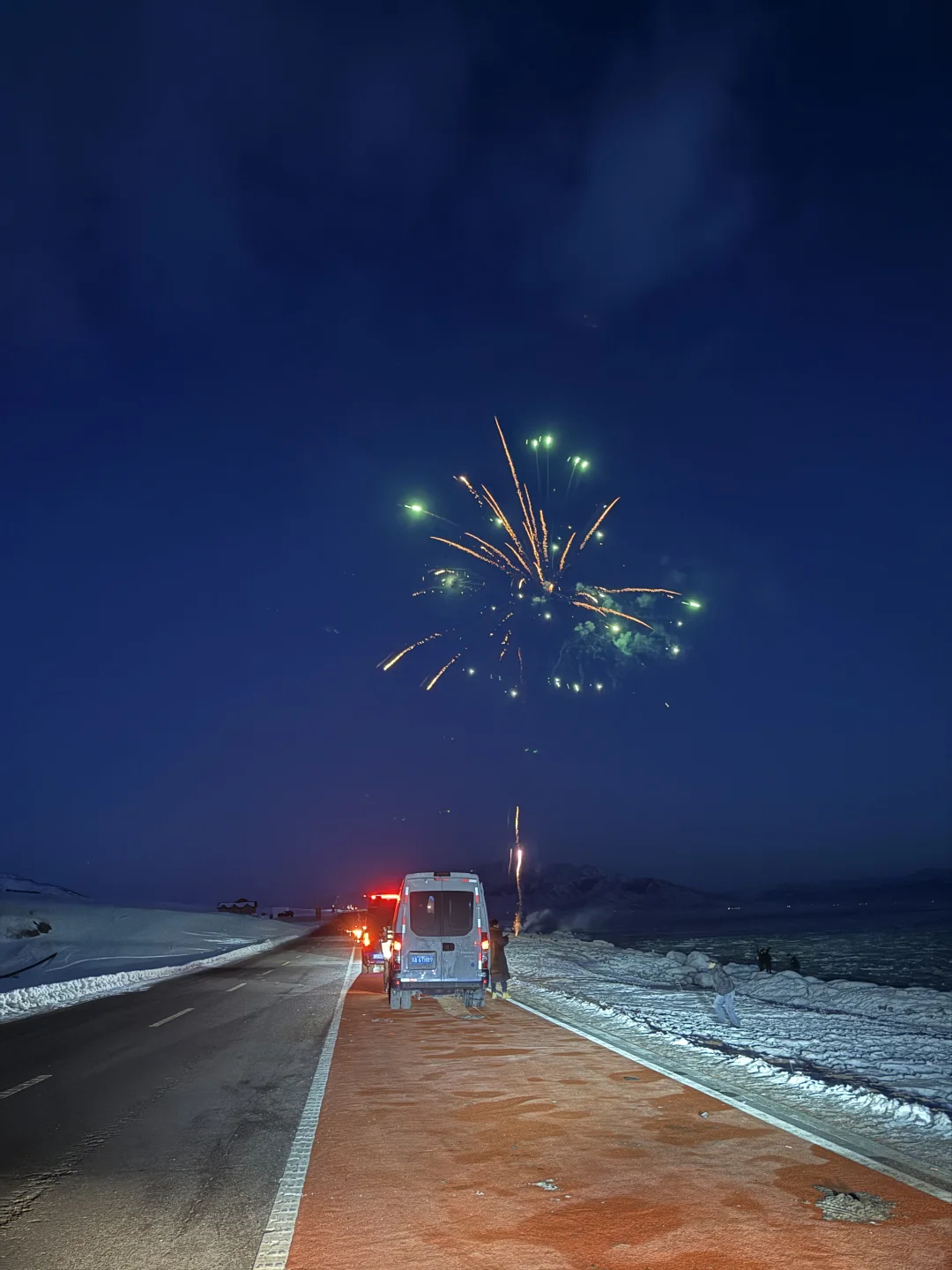 1.2今日赛里木湖实况，终于看到了雪地天鹅