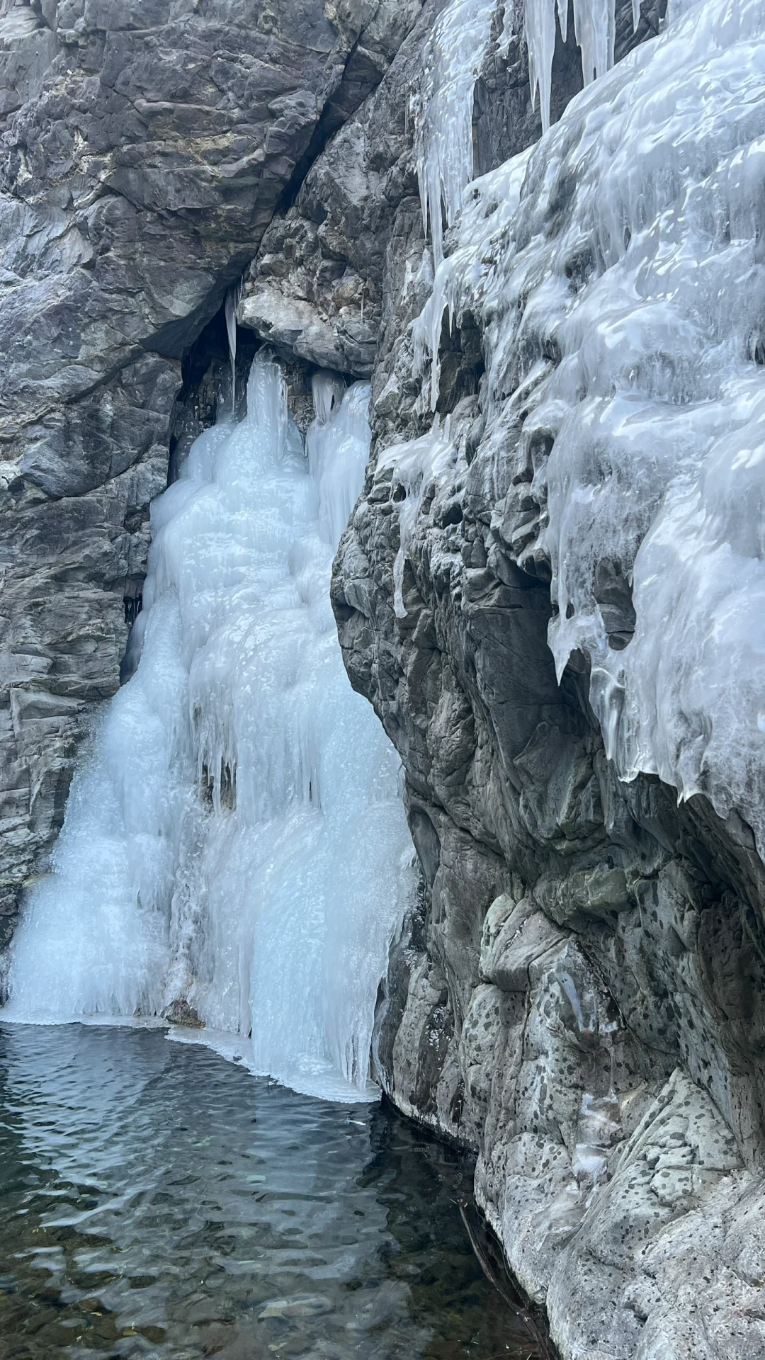 冰瀑‼️绝对是寒冷季节里的浪漫🌈