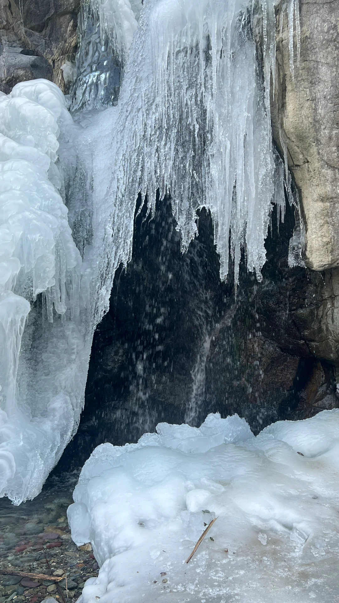 冰瀑‼️绝对是寒冷季节里的浪漫🌈