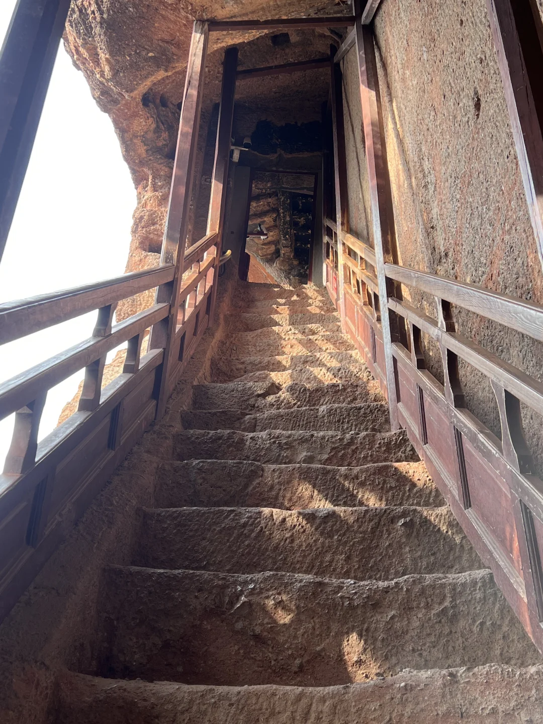 淡季出游｜0元看麦积山石窟真的太值了！