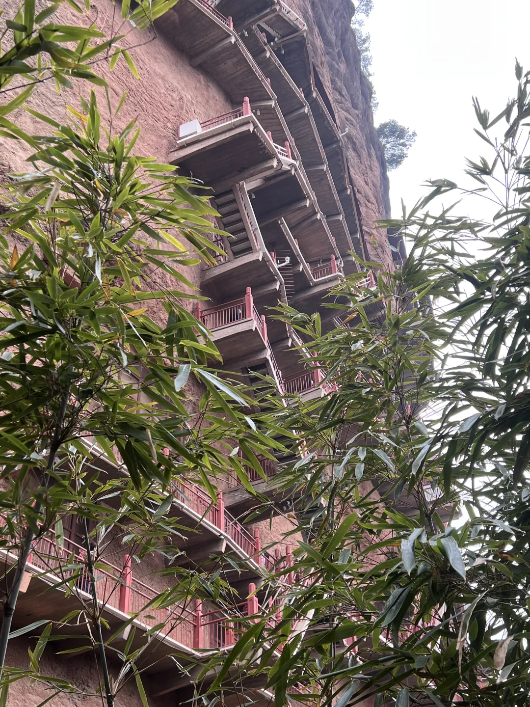 淡季出游｜0元看麦积山石窟真的太值了！