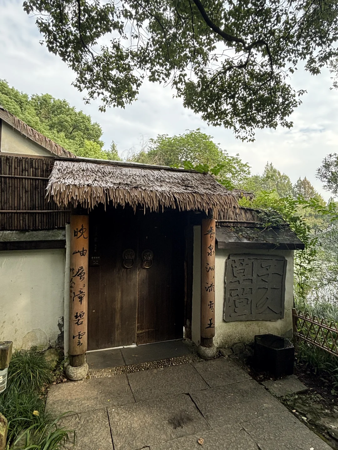 在西湖边溜达，自评6A级景区