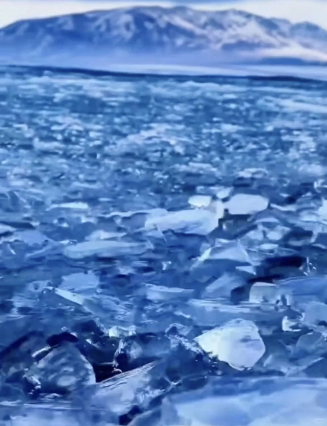 赛里木湖蓝冰实况。。。真的劝退不了一点