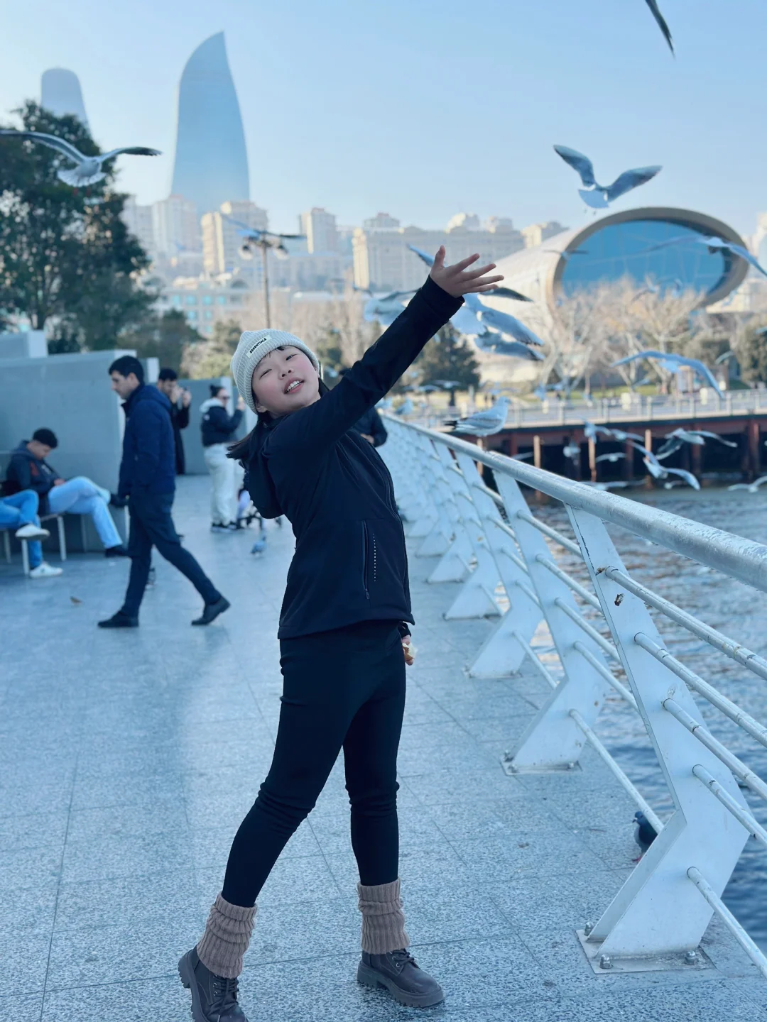 阿塞拜疆巴库第三天—-里海喂海鸥