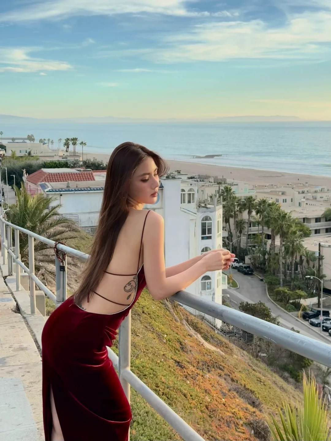 洛杉矶大火前的海边…