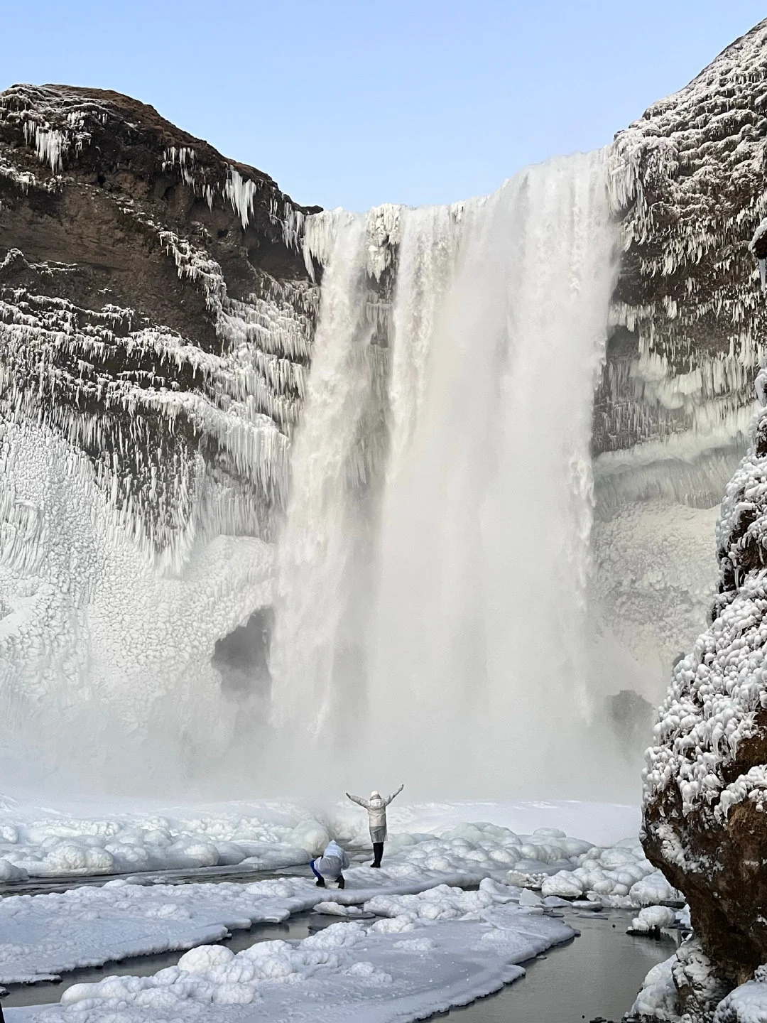找人陪我旅游，一个月30000