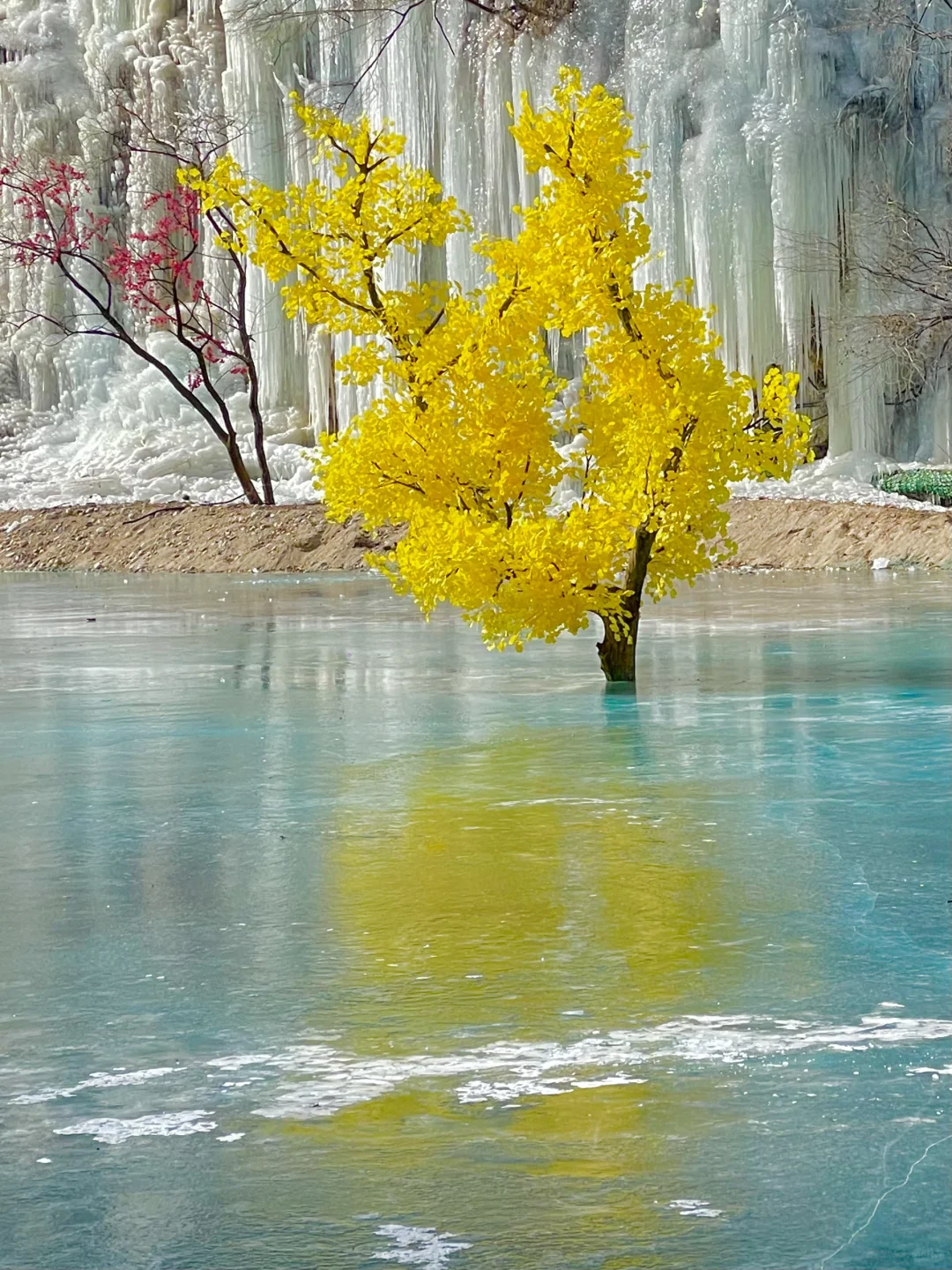 西安出发1.5h🚗绝美冰湖冰瀑🧊(巨震撼！！