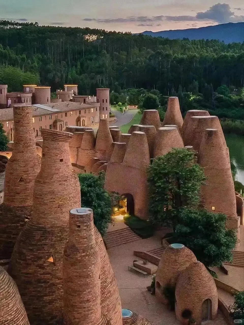 春节一定要冲21°C的弥勒！真的反向旅游天花