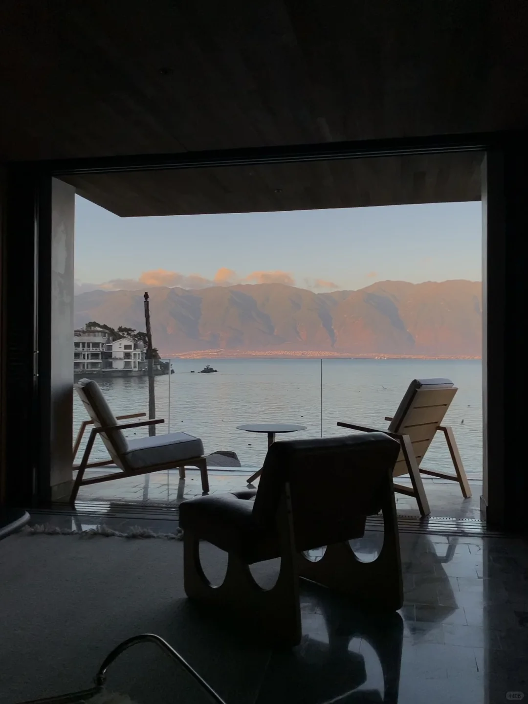 谁懂❗️在这些窗前我真的坐了一下午❗️