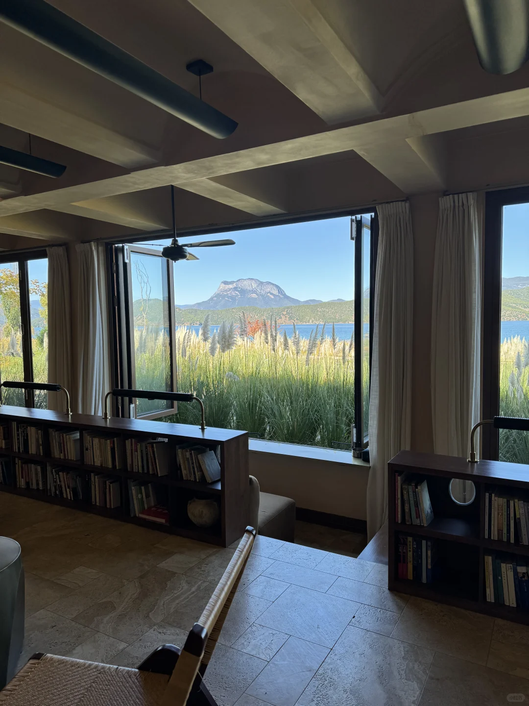 谁懂❗️在这些窗前我真的坐了一下午❗️