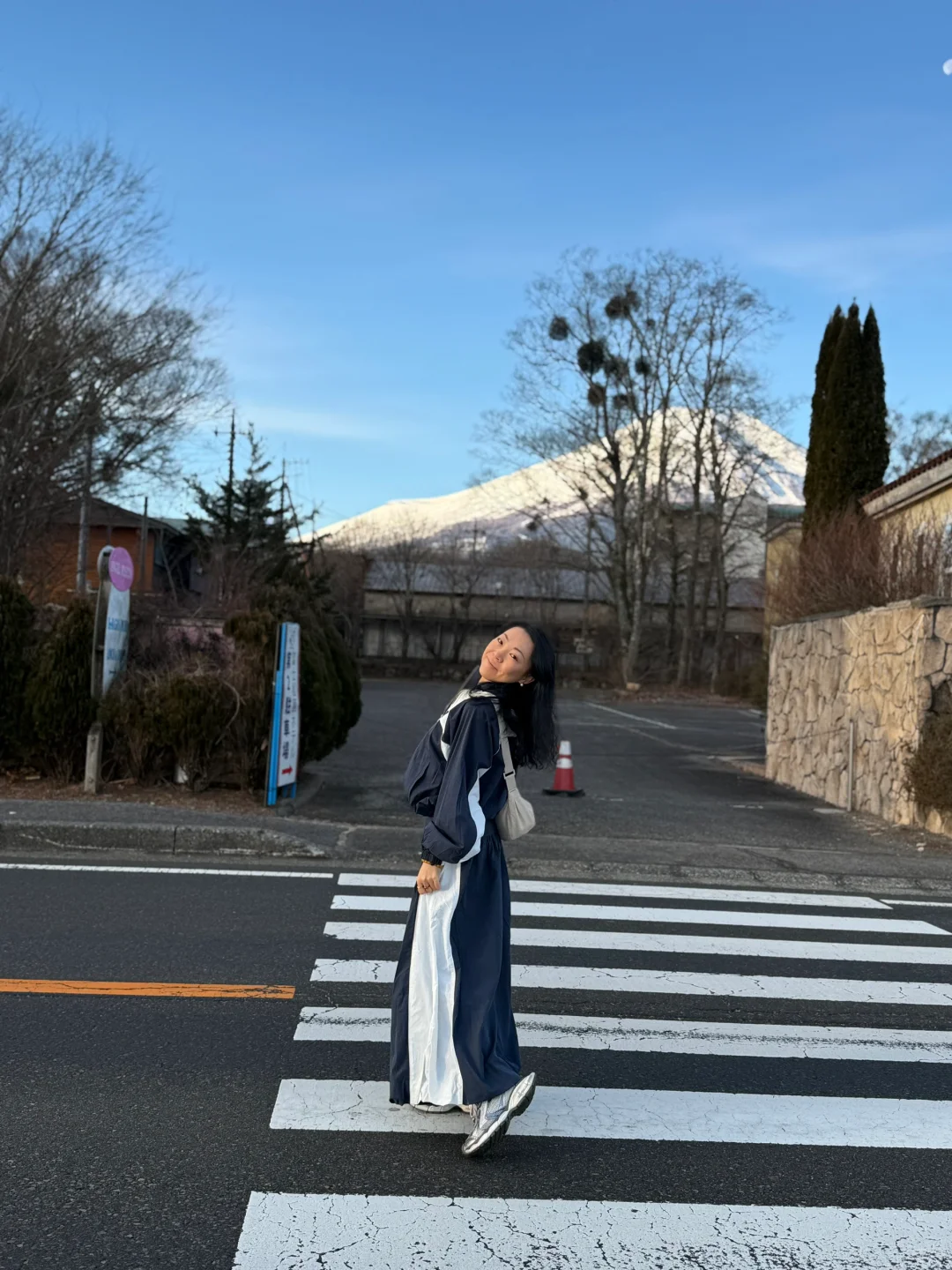 富士山下穿蓝衣服像不像公主🥰