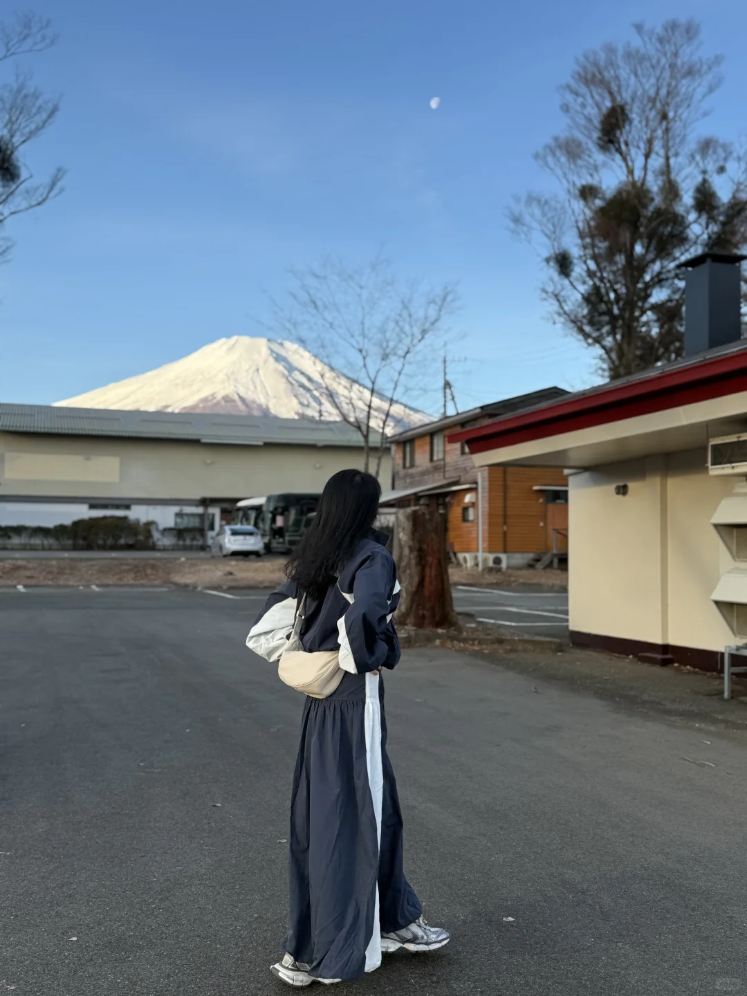 富士山下穿蓝衣服像不像公主🥰