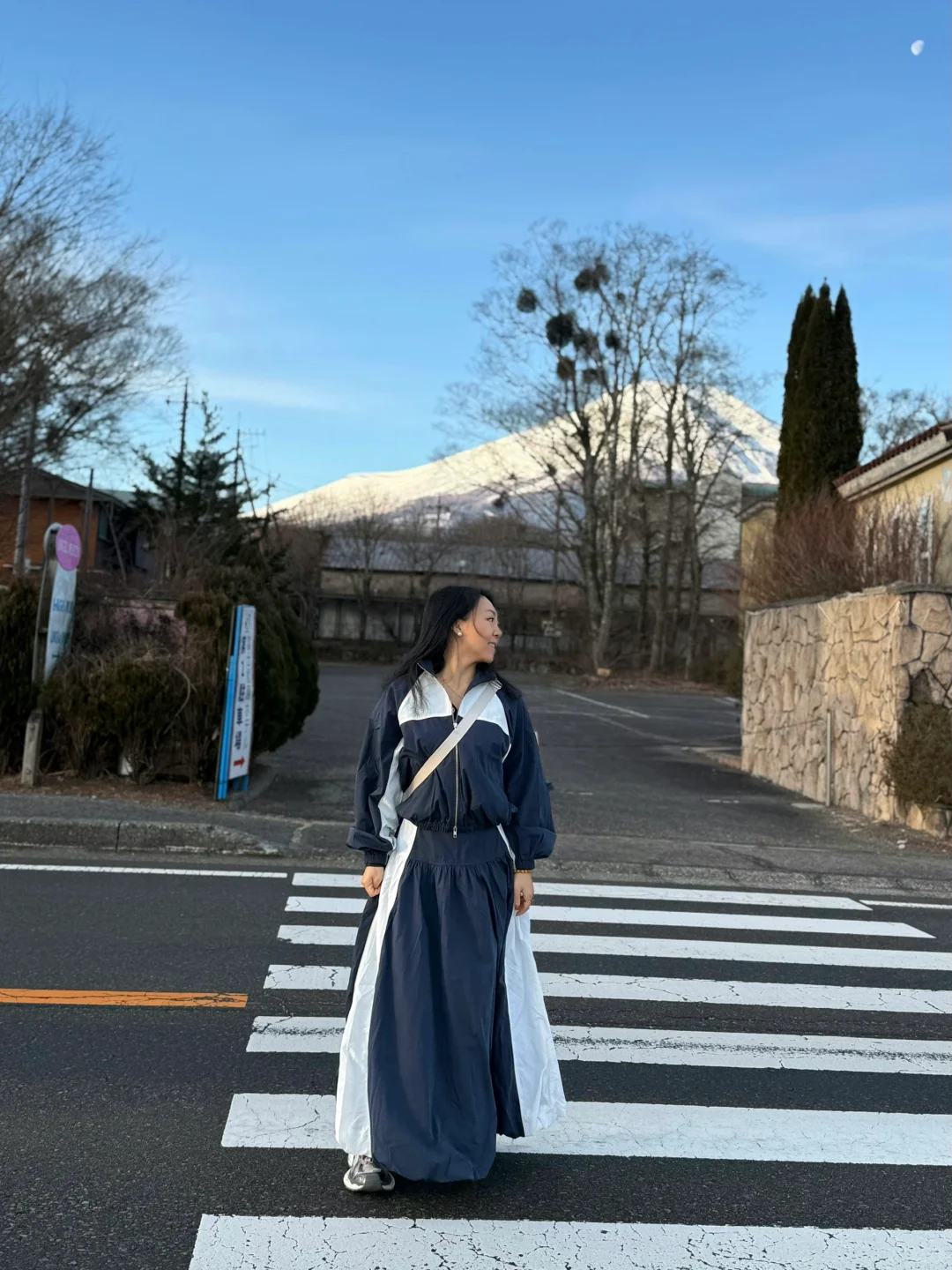 富士山下穿蓝衣服像不像公主🥰