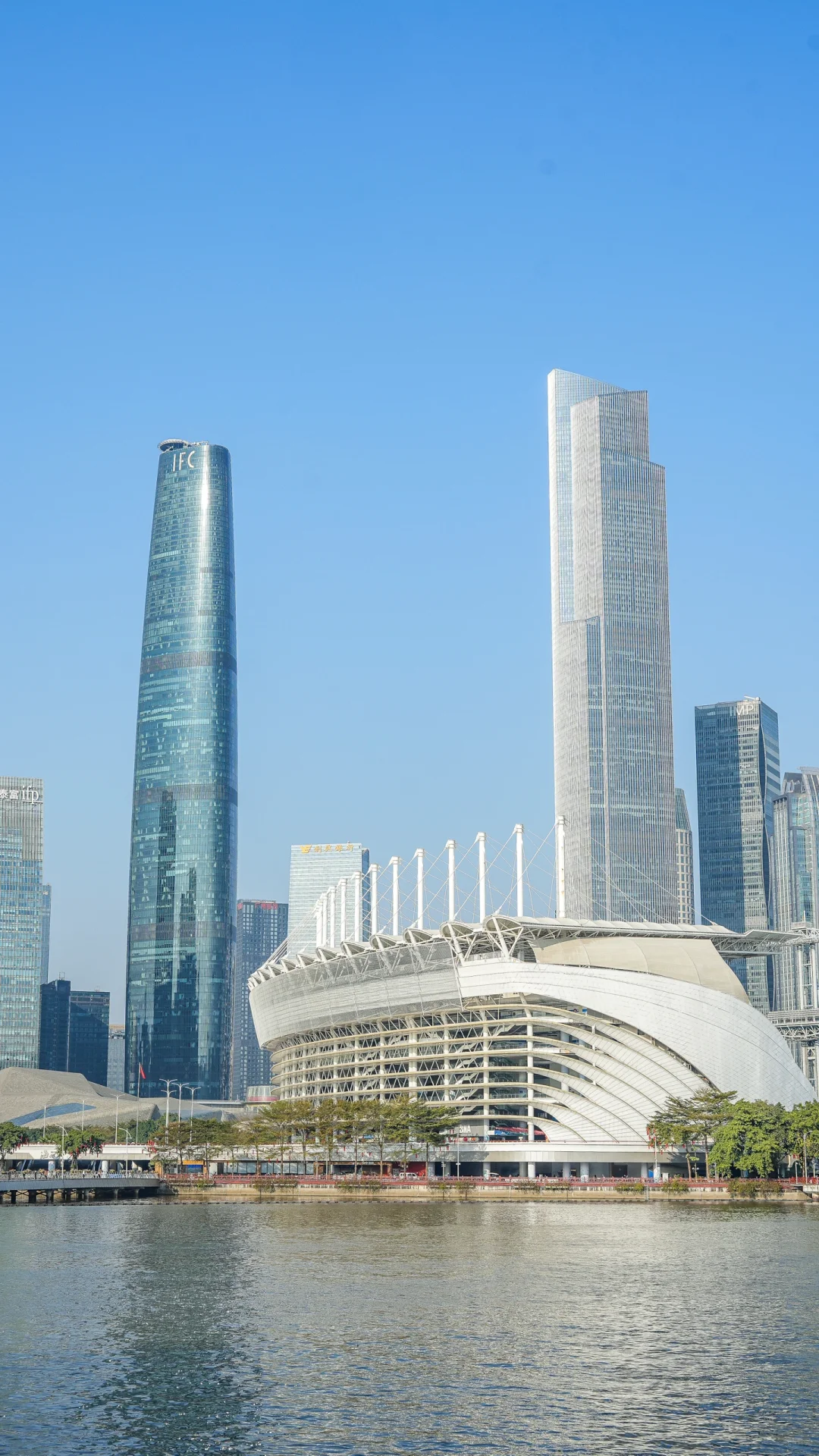 冬日暖阳下漫步珠江边