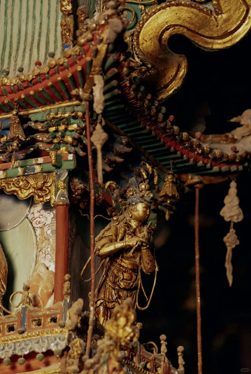 我从没有用“震撼”来形容一个寺院