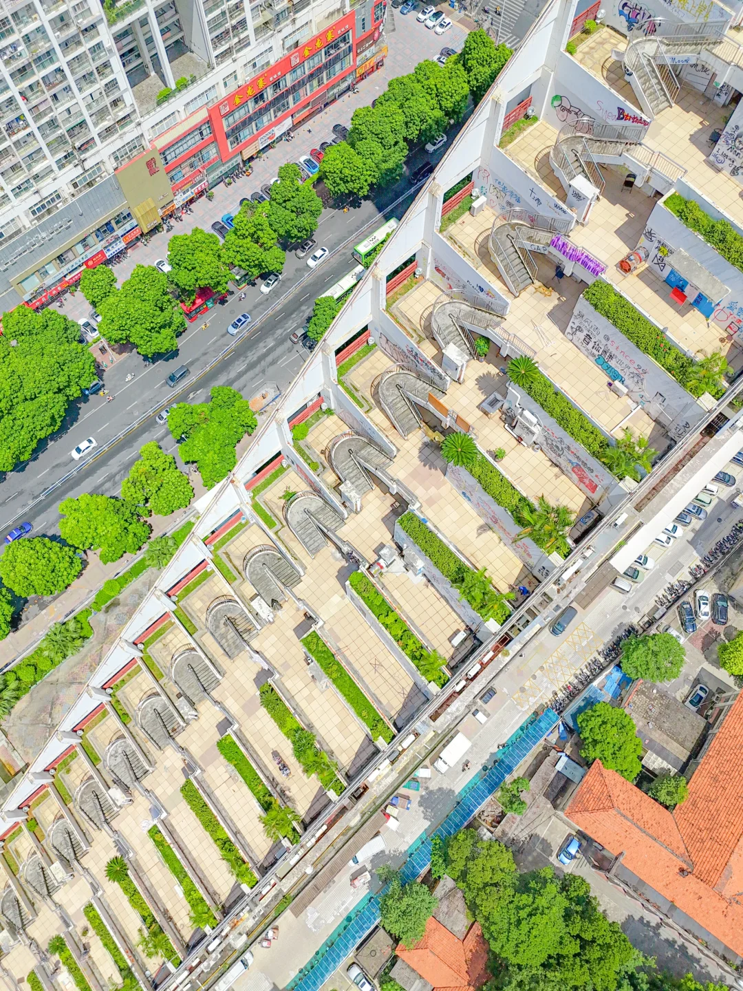 在南宁!!通往自由的艺术天梯☁️好漫画🖼️