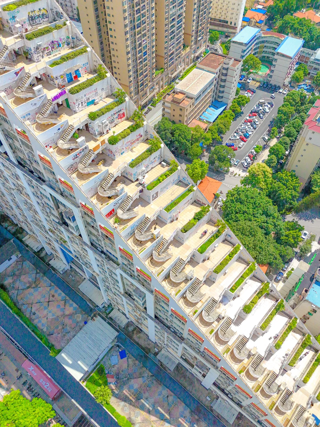 在南宁!!通往自由的艺术天梯☁️好漫画🖼️