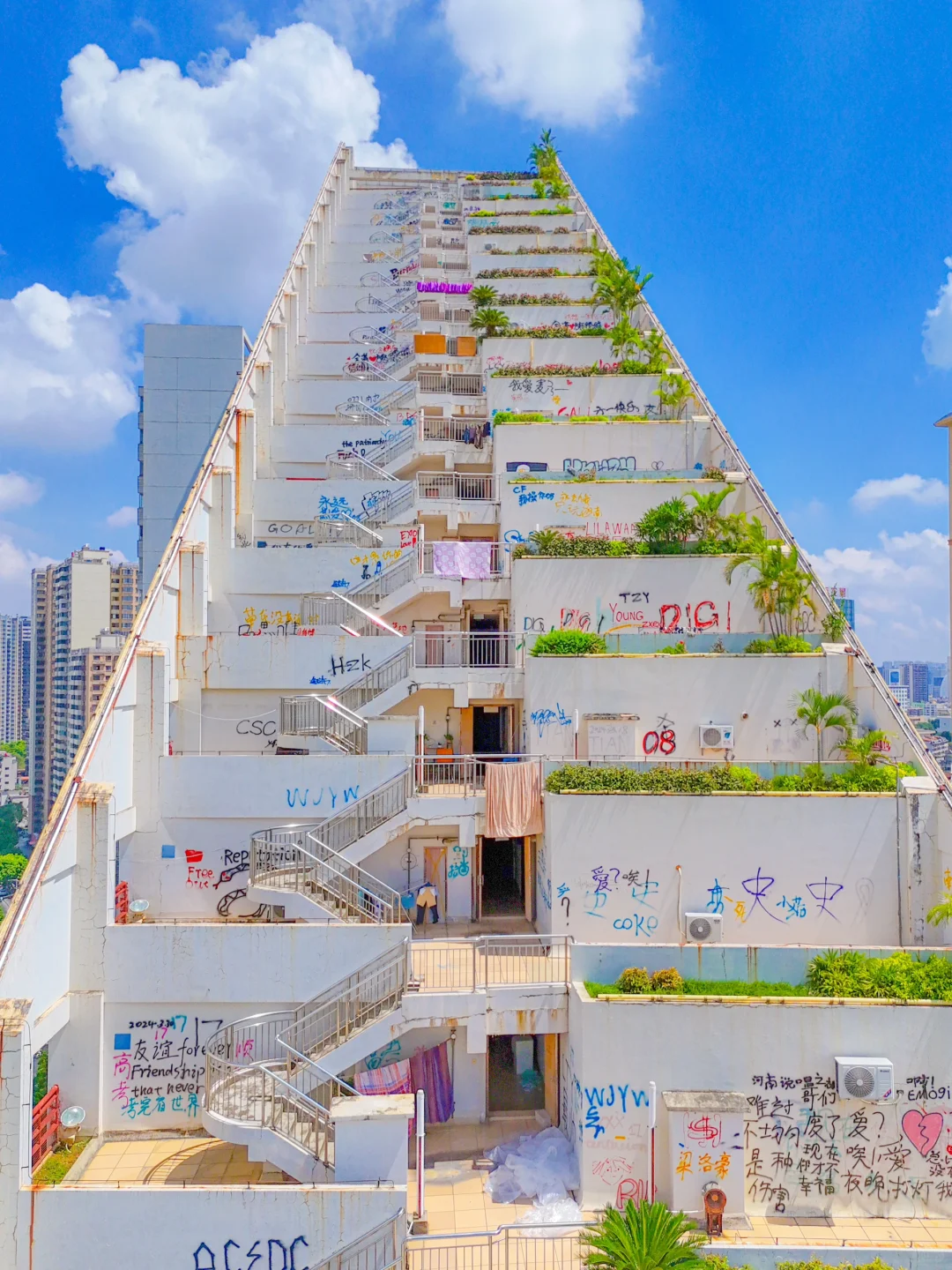 在南宁!!通往自由的艺术天梯☁️好漫画🖼️