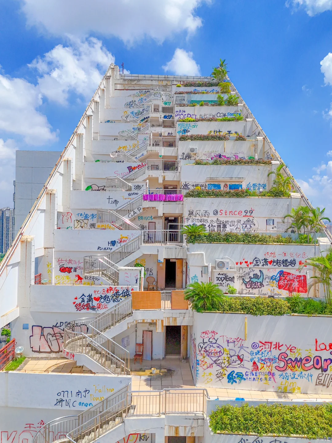 在南宁!!通往自由的艺术天梯☁️好漫画🖼️