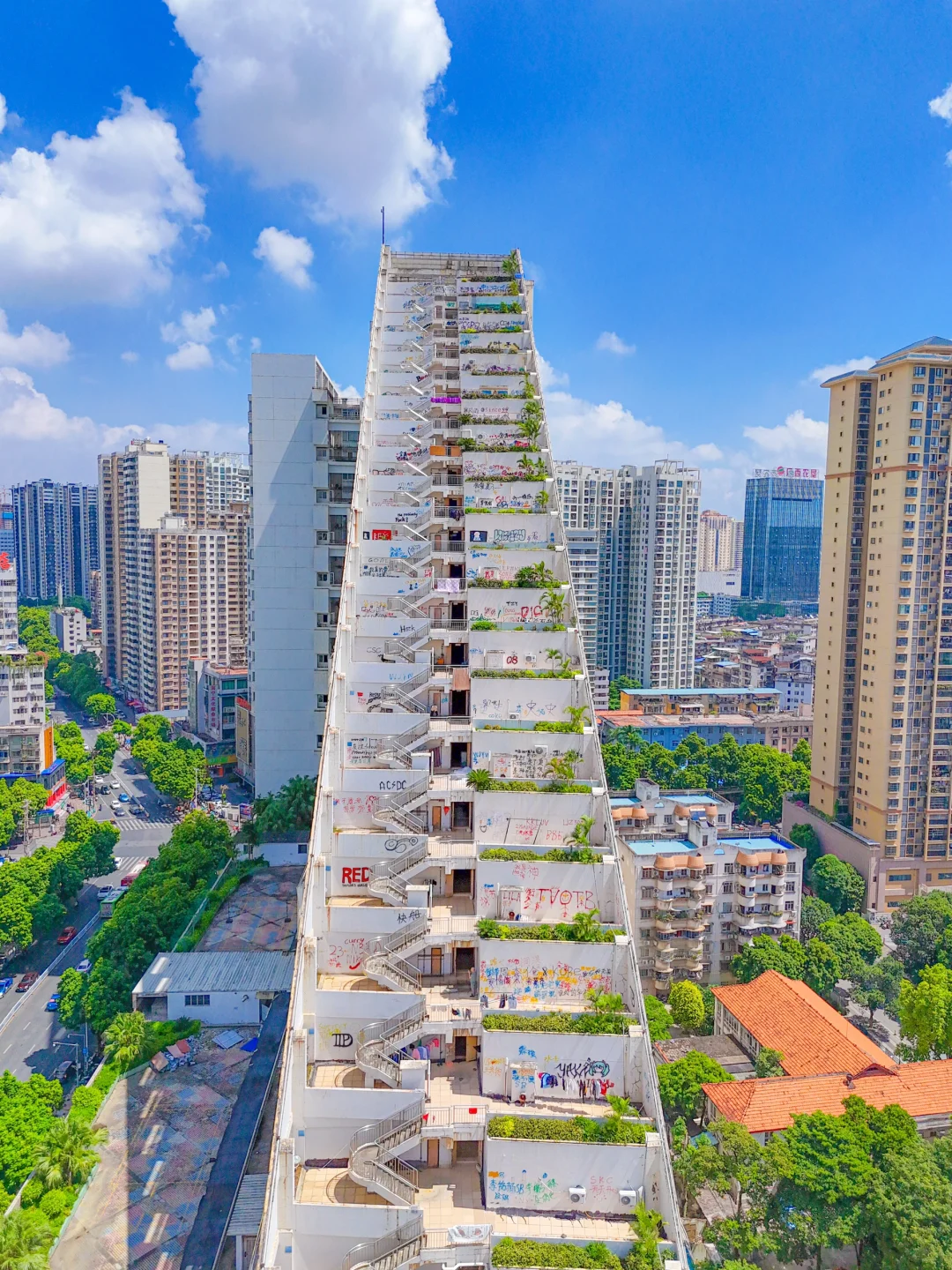 在南宁!!通往自由的艺术天梯☁️好漫画🖼️