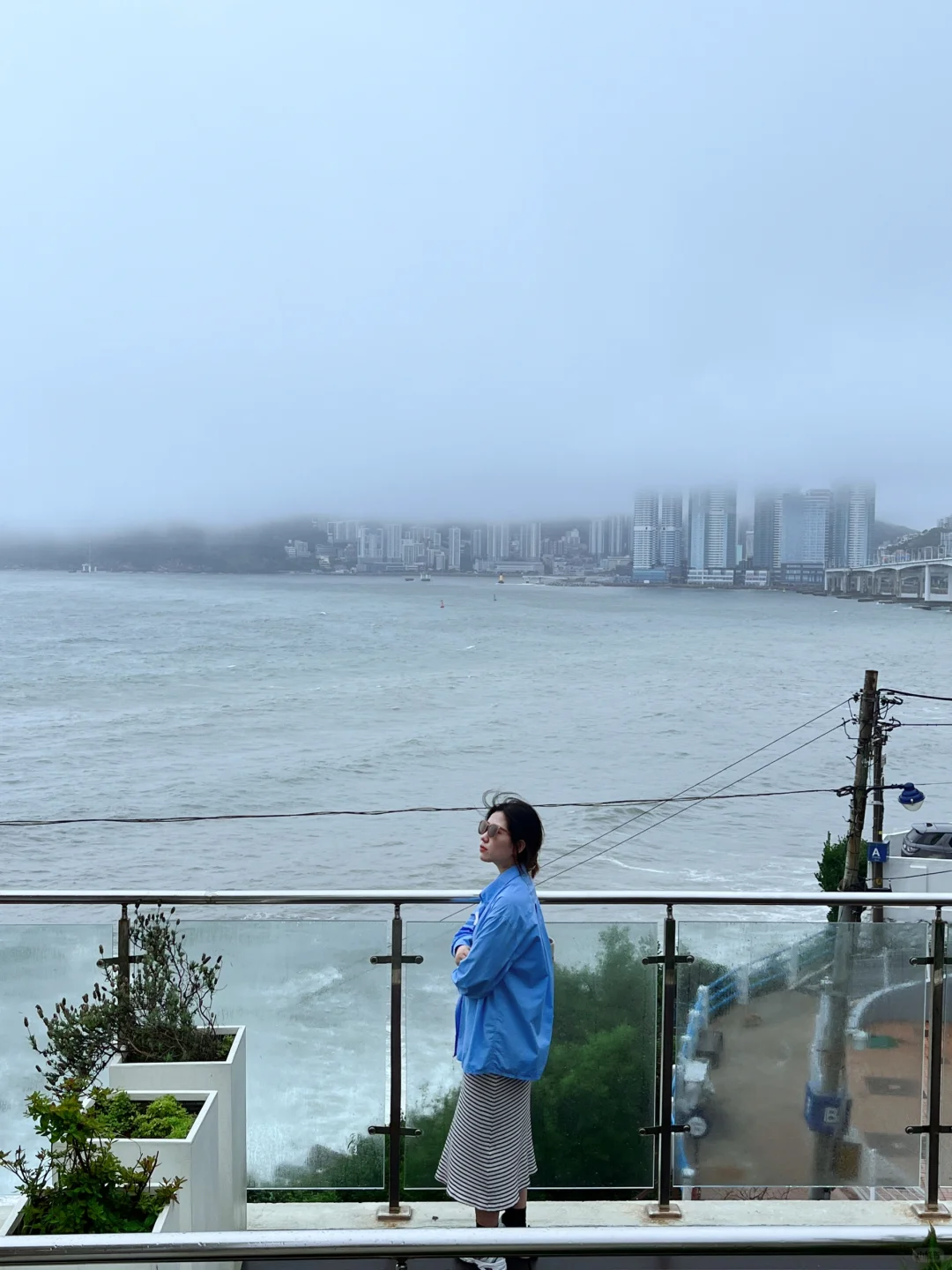 在釜山，阴雨天看海