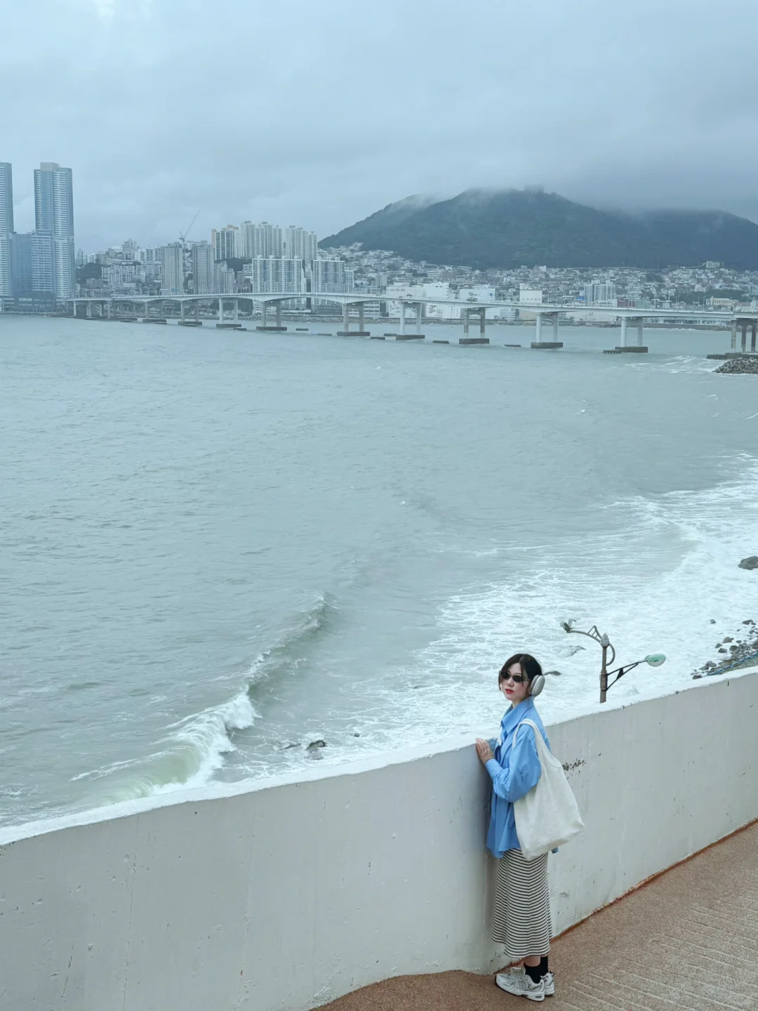 在釜山，阴雨天看海