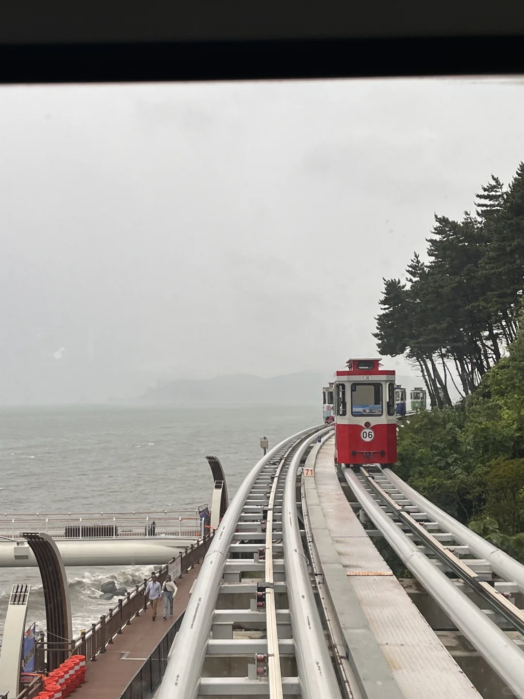 在釜山，阴雨天看海