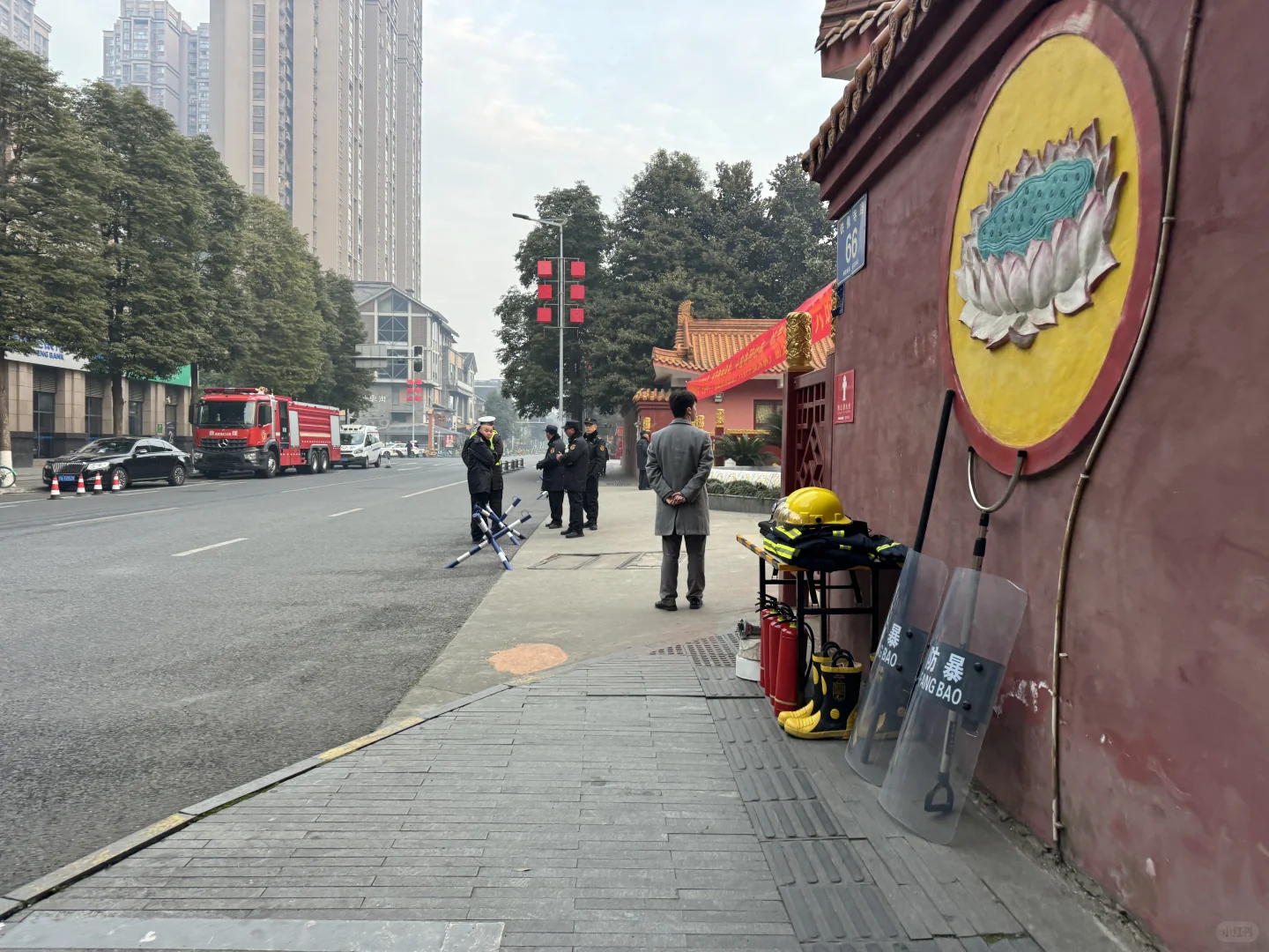 大年初一祈福｜铁像寺门口不可以走车