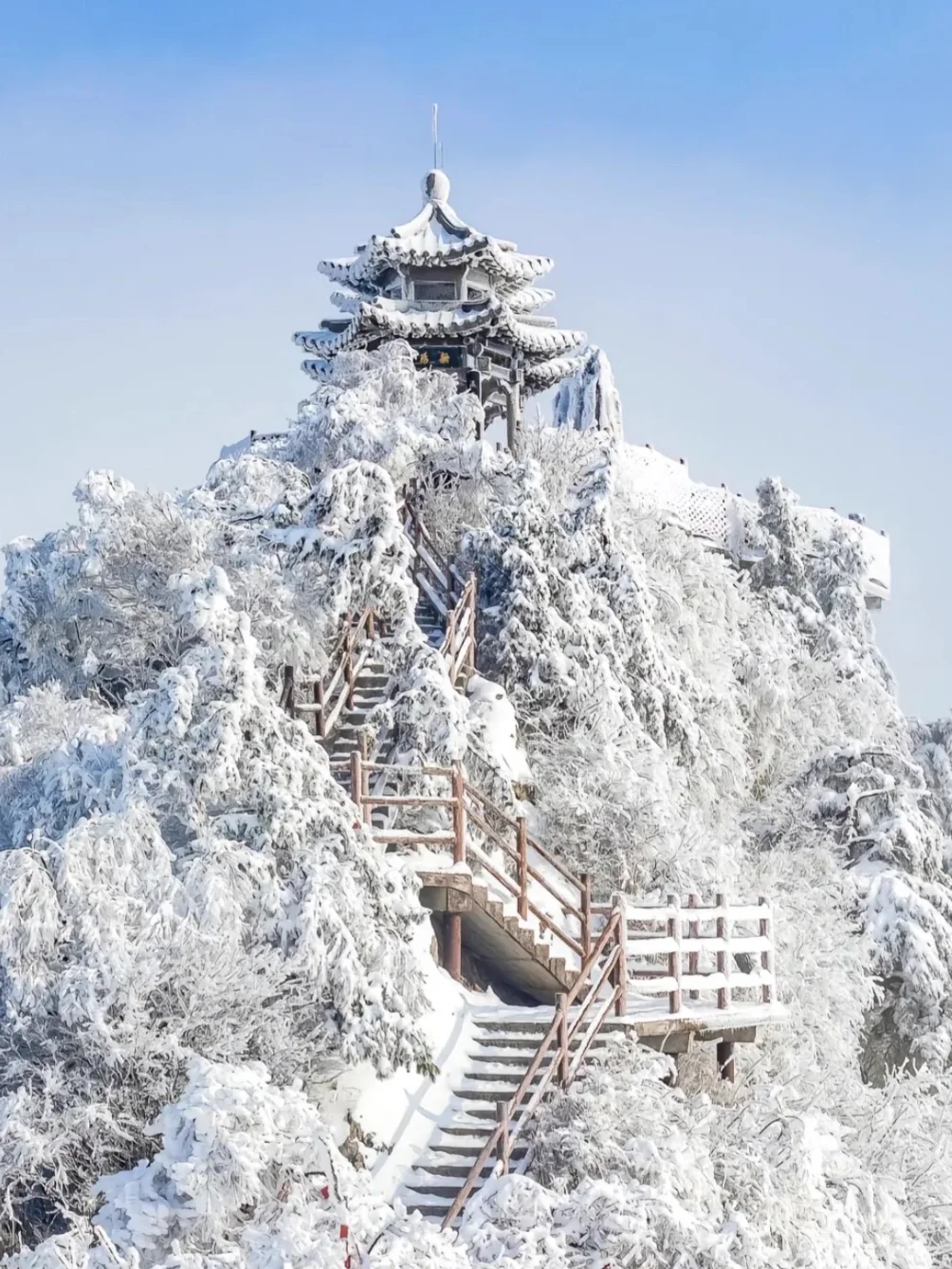 1.28号老君山实况，抵达山顶崩不住了，太美了